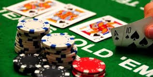 Antarmuka aplikasi mobile ransjitu menampilkan permainan slot dan pasar olahraga